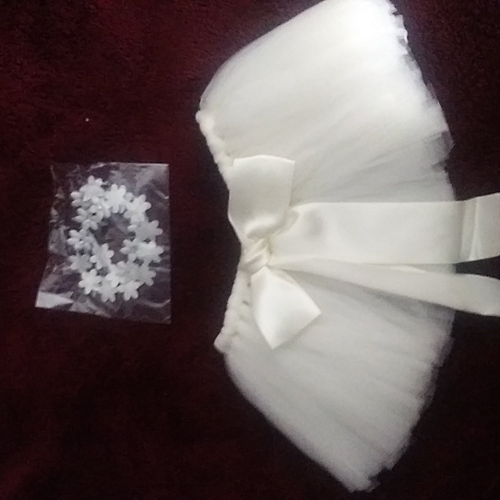 Newborn photo prop set headband and skirt very pretty